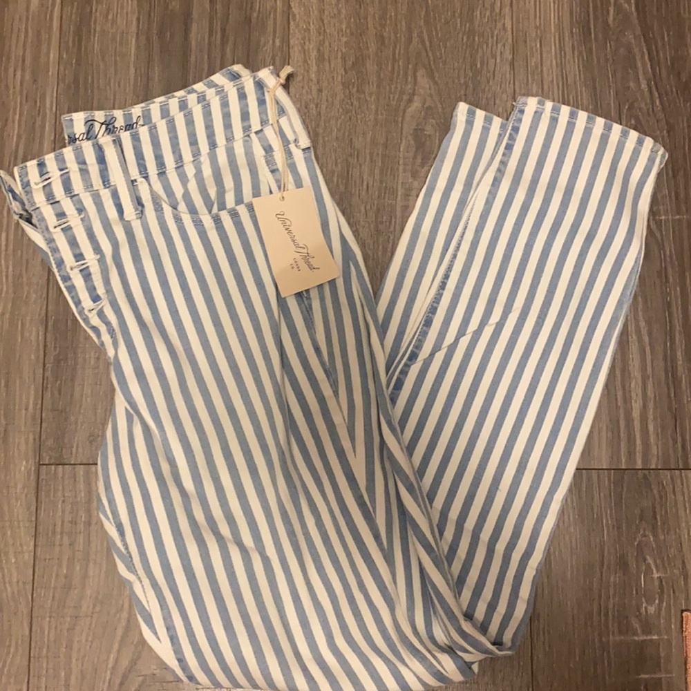 UNIVERSAL THREAD JEANS SIZE 6